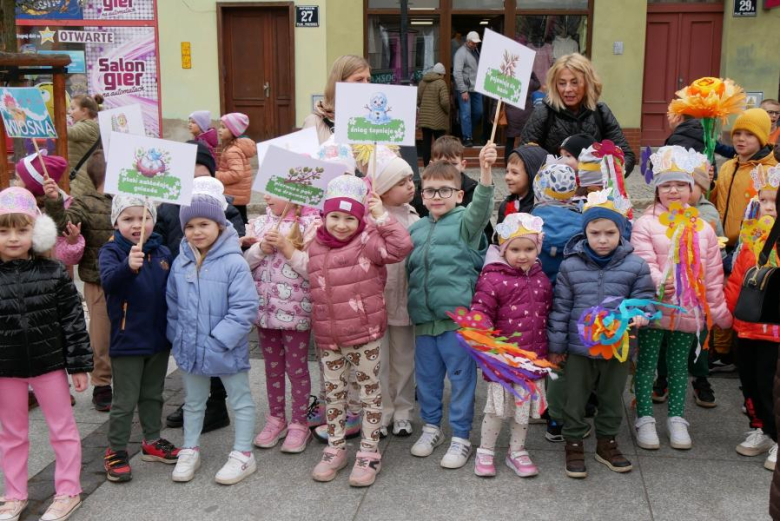 Powitanie wiosny na średzkim rynku