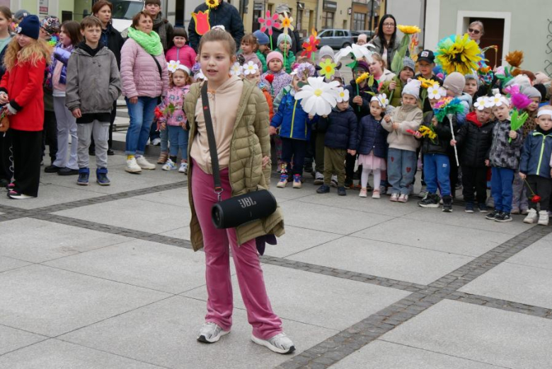 Powitanie wiosny na średzkim rynku