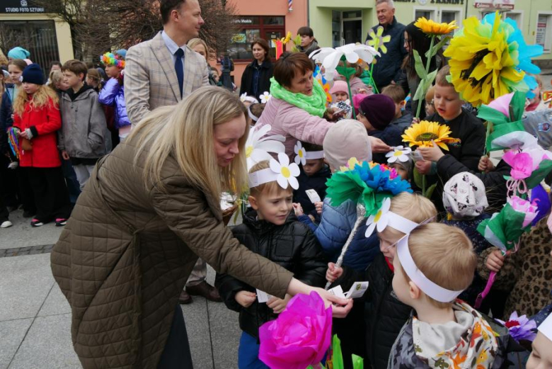 Powitanie wiosny na średzkim rynku