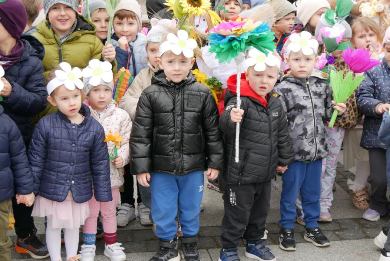 Powitanie wiosny na średzkim rynku