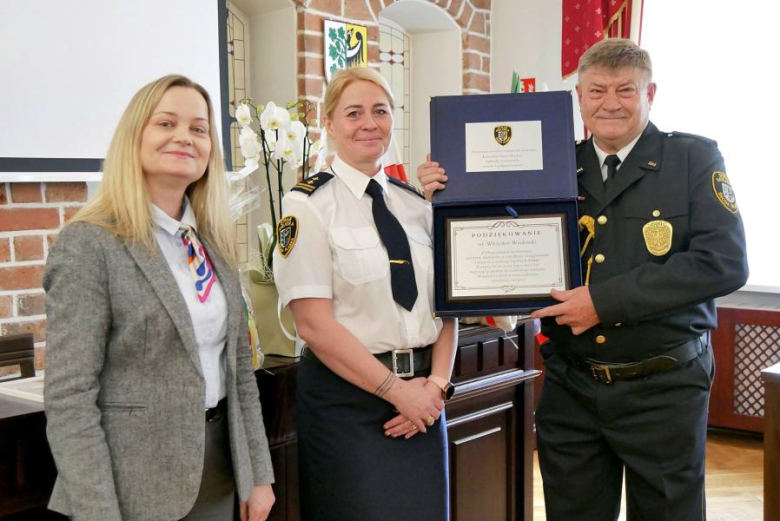 Na nowym etapie życia życzymy dużo zdrowia, spokoju oraz czasu na odpoczynek