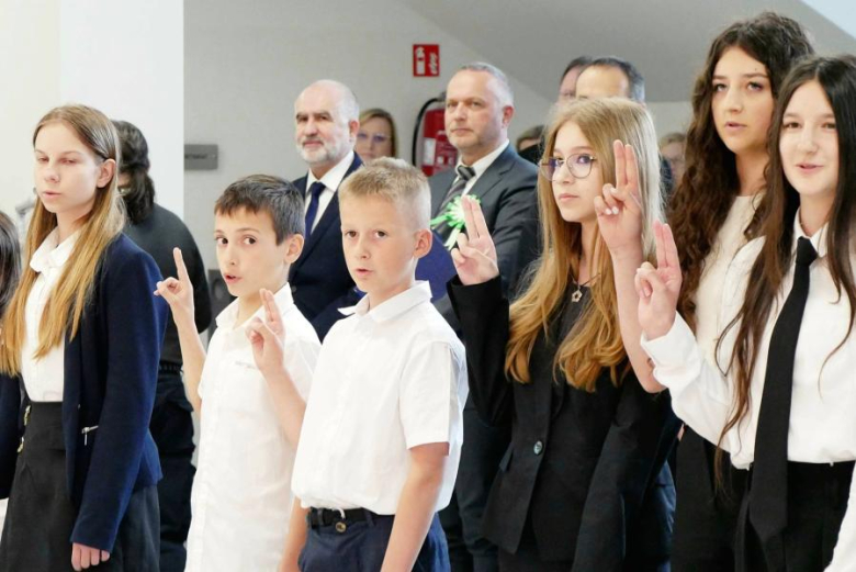 Wyjątkowa uroczystość odbyła się w Szkole Podstawowej nr 1 w Środzie Śląskiej
