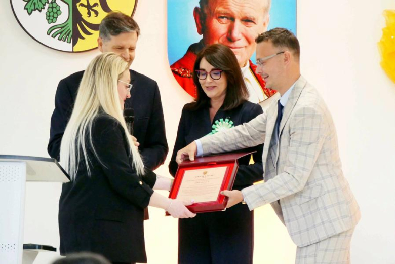Wyjątkowa uroczystość odbyła się w Szkole Podstawowej nr 1 w Środzie Śląskiej