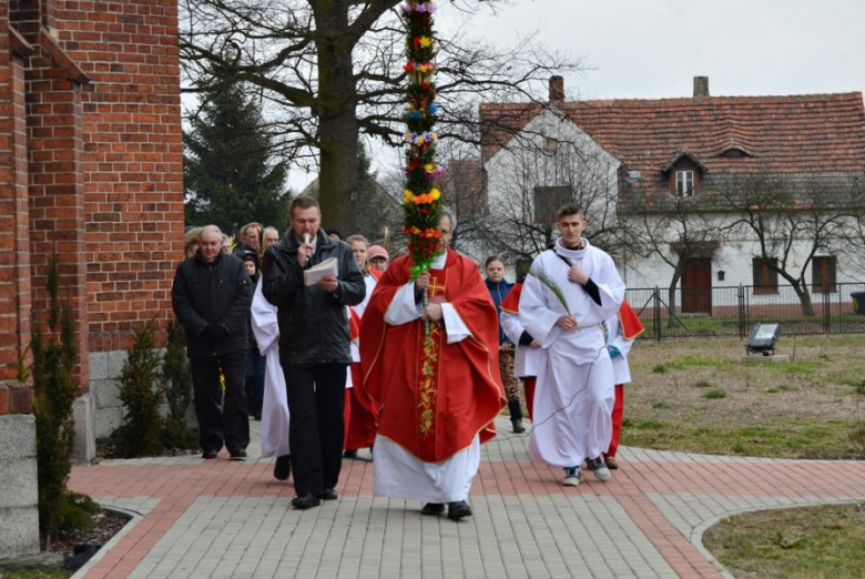 Zrobili wielką palmę wielkanocną w Szczepanowie