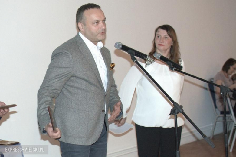 Podziękowania otrzymało około 100 osób