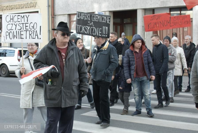 Protest na przejściu dla pieszych pod ratuszem