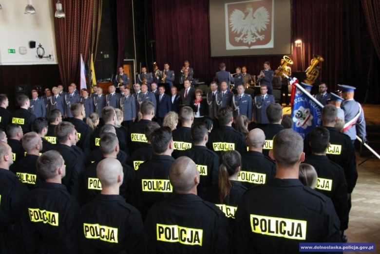 Ślubowanie nowo przyjętych policjantów