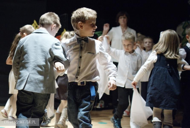 Występy młodych artystów na koncercie świątecznym