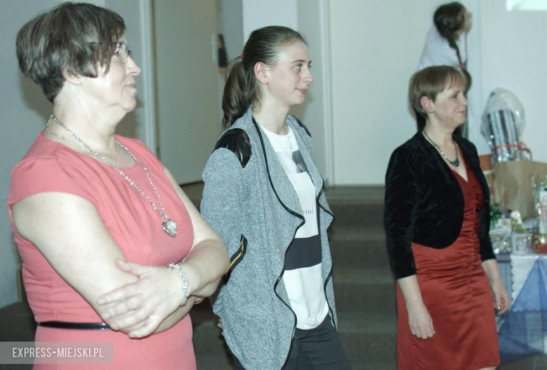 Podziękowania otrzymało około 100 osób