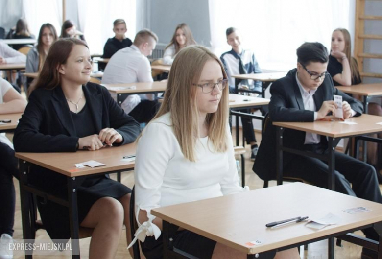 Egzamin w gimnazjum im. Jana Pawła II w Środzie Śląskiej