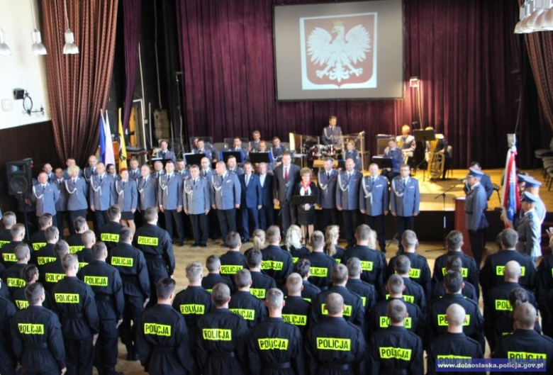Ślubowanie nowo przyjętych policjantów