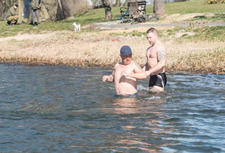 Niedzielnie morsowanie na Kajakach