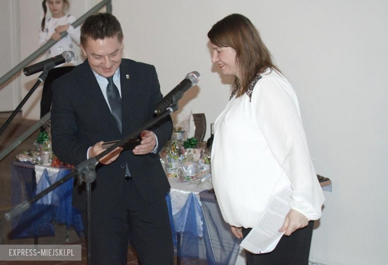 Podziękowania otrzymało około 100 osób