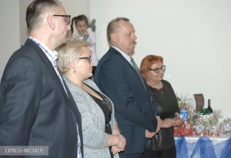 Podziękowania otrzymało około 100 osób