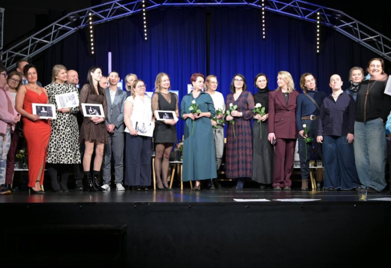 "Skrzydła, których nie widać"