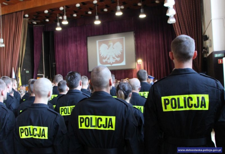 Ślubowanie nowo przyjętych policjantów