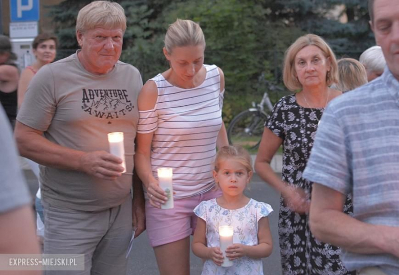 Protest przed budynkiem sądu w Środzie Śląskiej