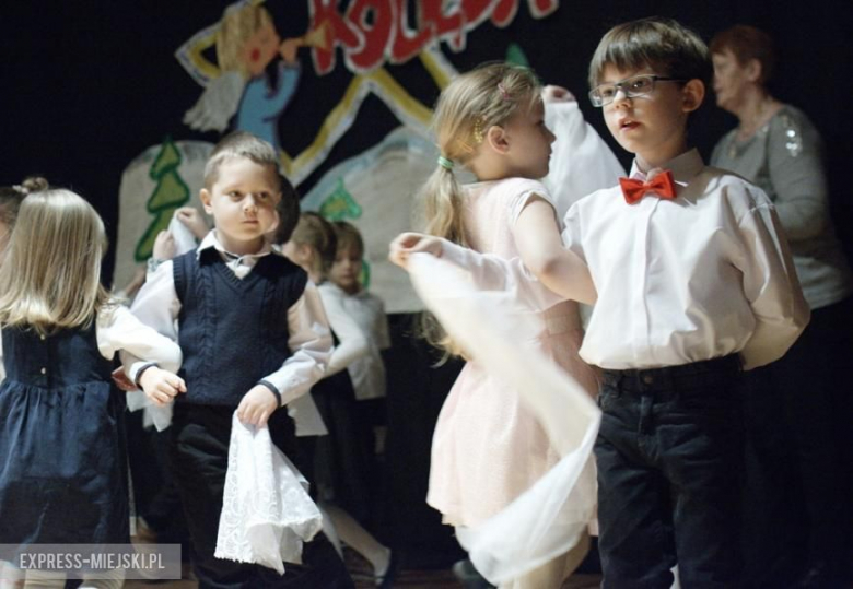 Występy młodych artystów na koncercie świątecznym