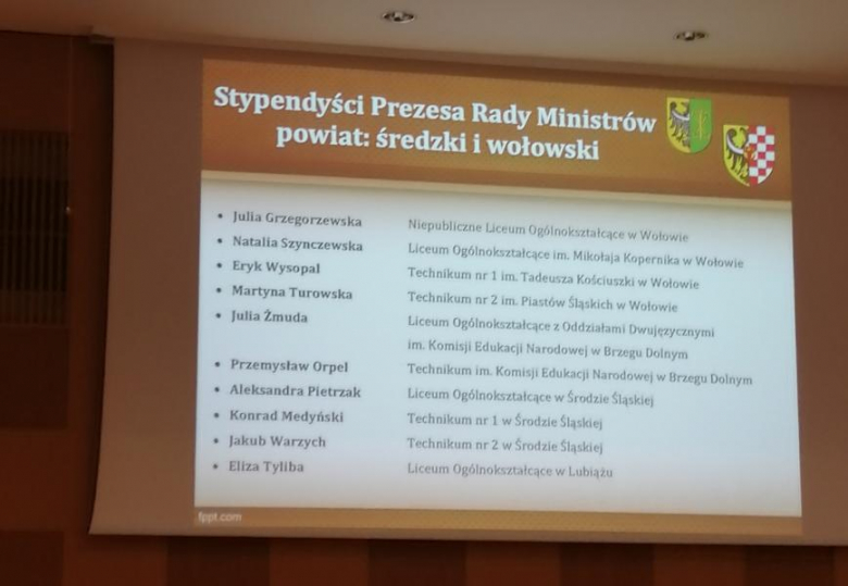 Najlepsi uczniowie nagrodzeni przez premiera
