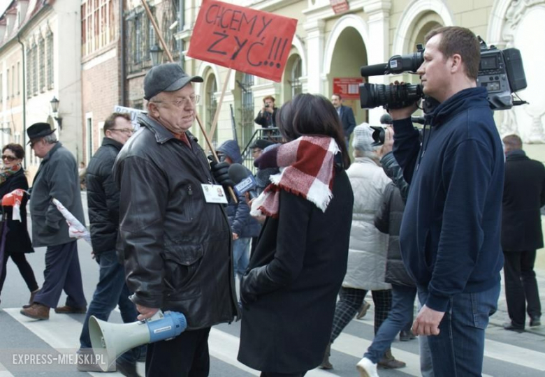 Protest na przejściu dla pieszych na DK94
