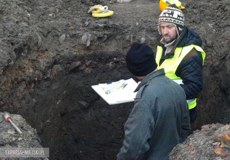 Za średzkim gimnazjum znaleziono ludzkie szczątki