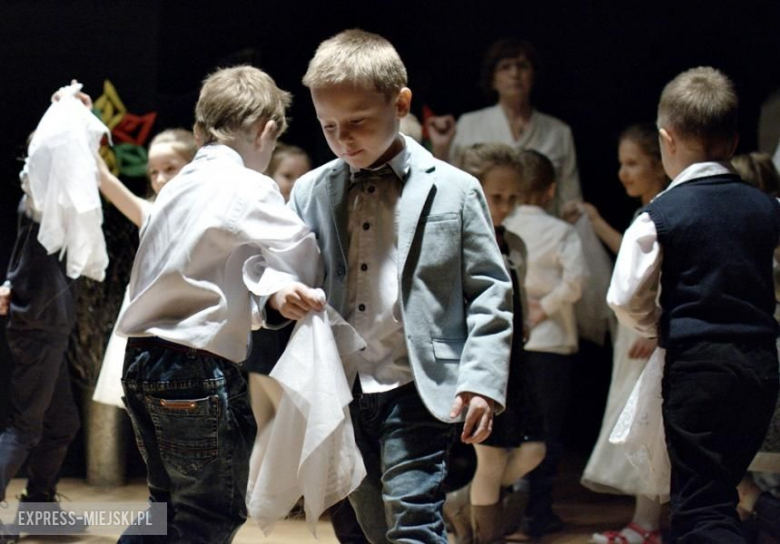 Występy młodych artystów na koncercie świątecznym