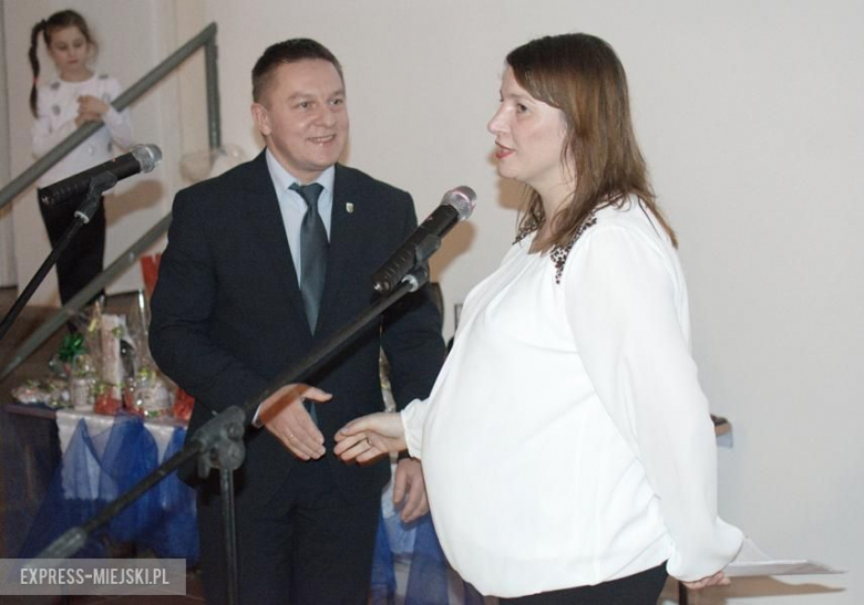 Podziękowania otrzymało około 100 osób