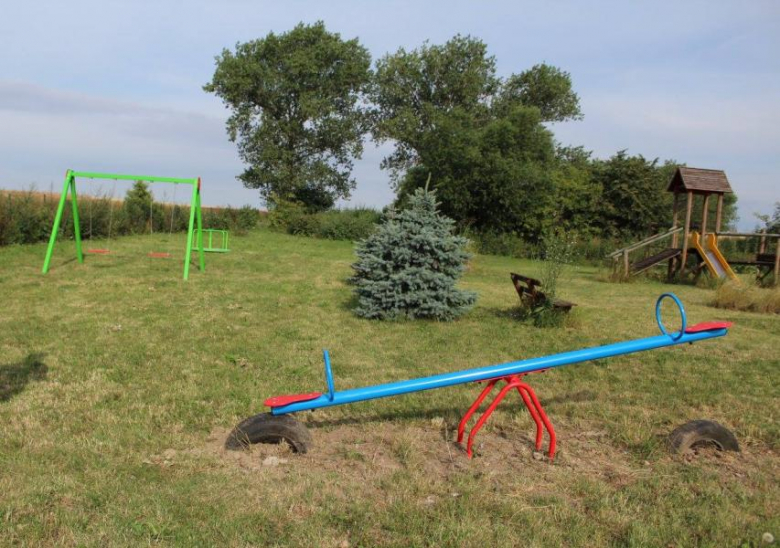 Nowe urządzenia na placach zabaw