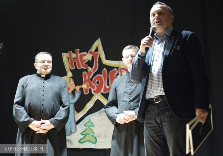 Występy młodych artystów na koncercie świątecznym