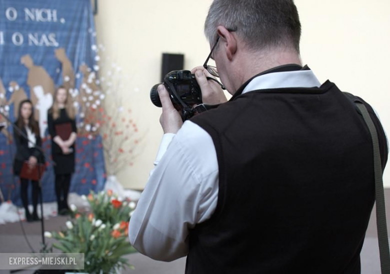 77. rocznica I Masowej Deportacji Polaków na Sybir - uroczystości szkolne