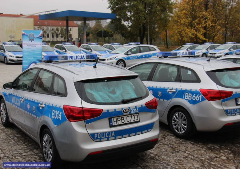 Policjanci z Dolnego Śląska otrzymają nowe pojazdy marki BMW i Kia