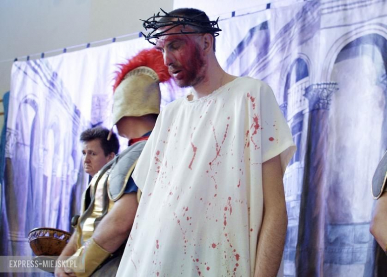 Męka Pańska w wykonaniu podopiecznych ŚDS