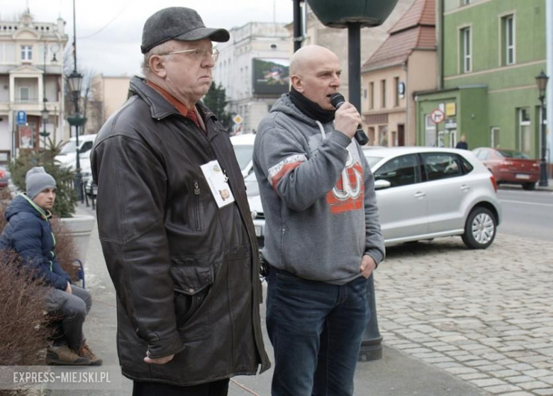 Protest na przejściu dla pieszych pod ratuszem