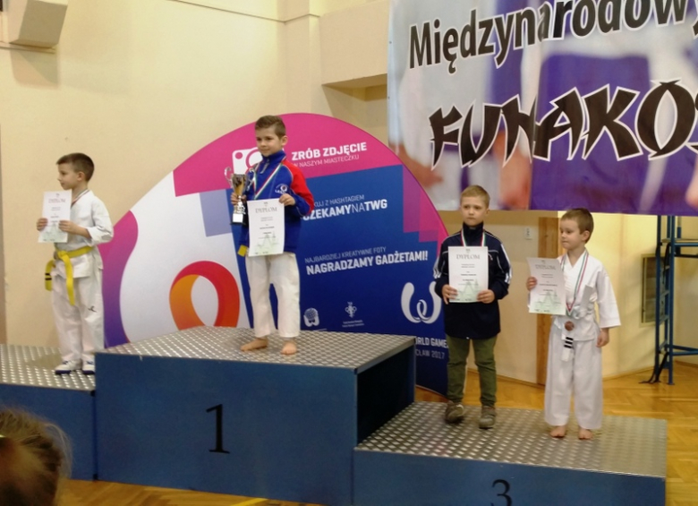 Średzcy karatecy z medalami na turnieju  Funakoshi Cup’16