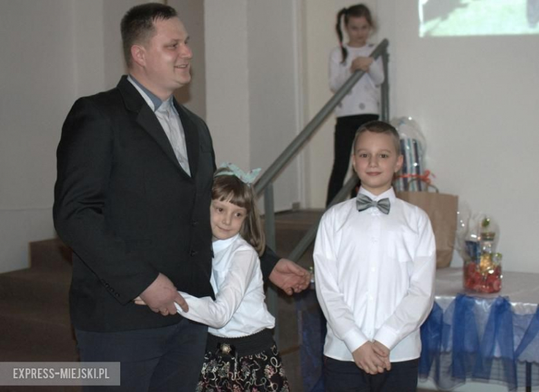 Podziękowania otrzymało około 100 osób