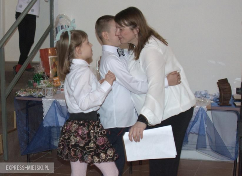 Podziękowania otrzymało około 100 osób