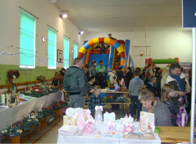 Jarmark świąteczny w Lutyni