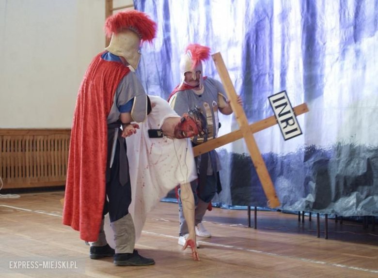 Męka Pańska w wykonaniu podopiecznych ŚDS