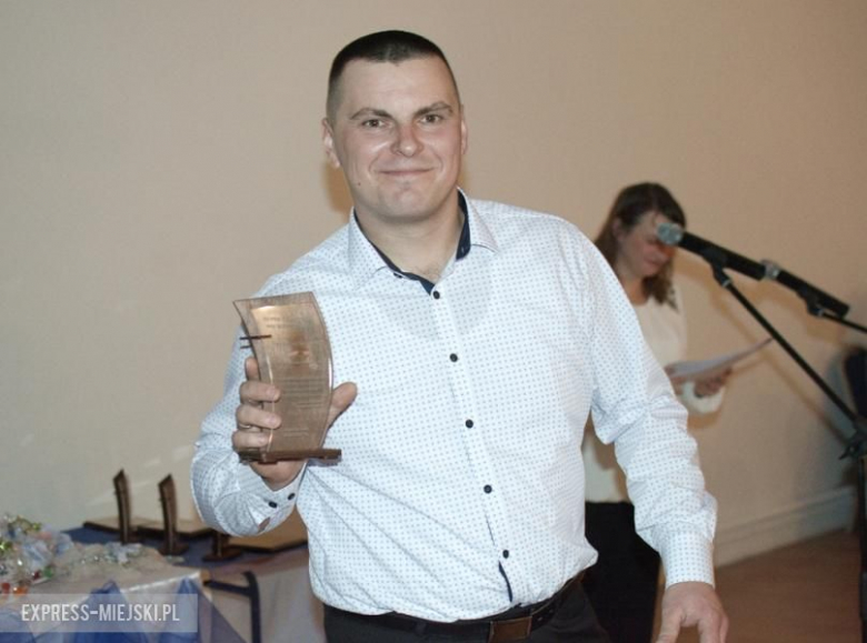 Podziękowania otrzymało około 100 osób