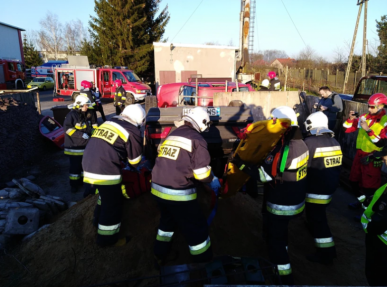 Ćwiczenia strażaków z powiatu średzkiego