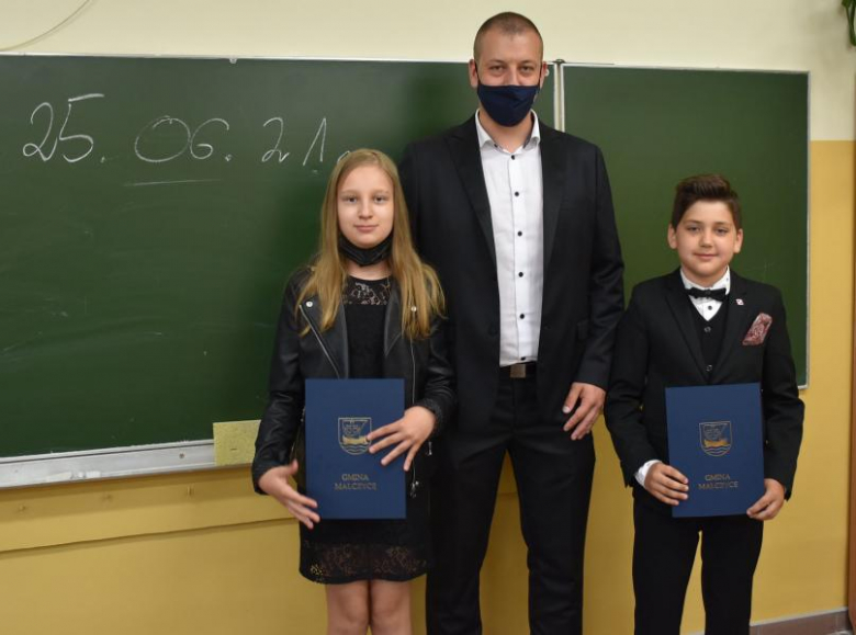 Zakończenie roku szkolnego 2020/2021 w szkołach na terenie powiatu średzkiego