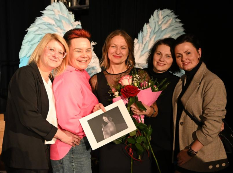 "Skrzydła, których nie widać"