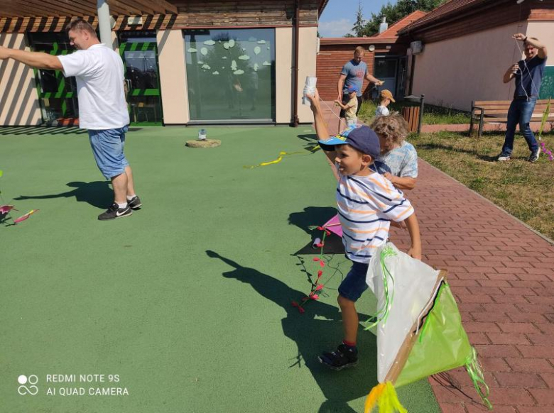 "Zmalujemy coś razem tato?"