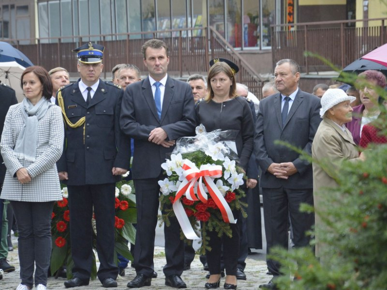 Uroczystości pod pomnikiem