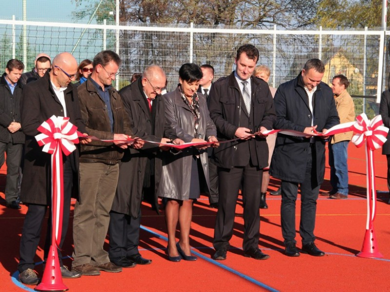 Otwarcie nowego boiska wielofunkcyjnego w Kostomłotach