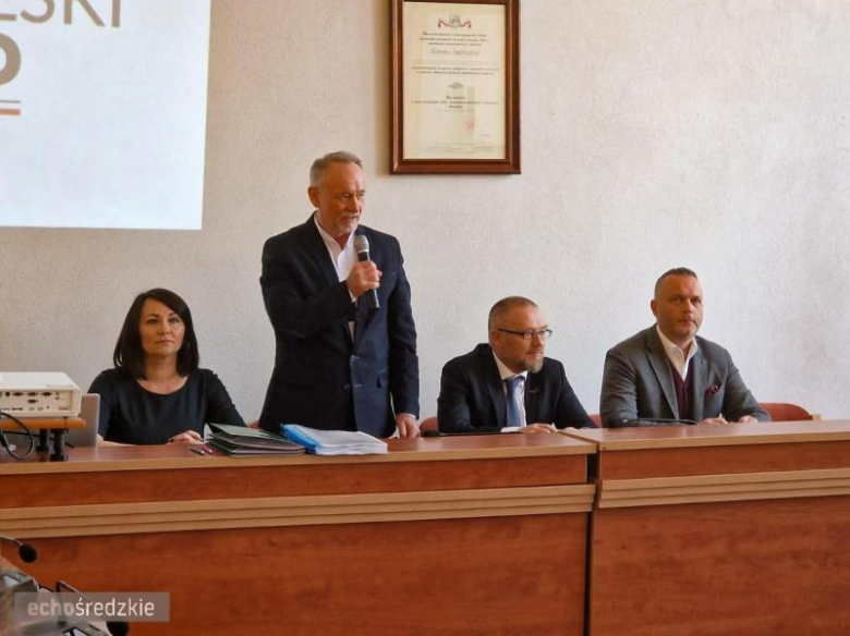 Podpisanie umów w siedzibie Starostwa Powiatowego