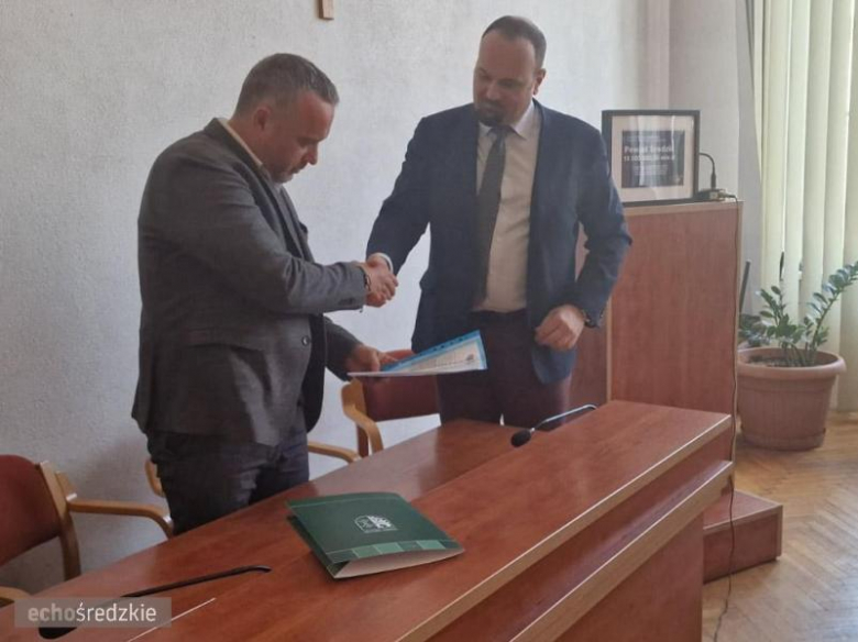 Podpisanie umów w siedzibie Starostwa Powiatowego