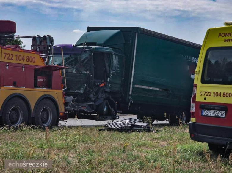 Zderzenie dwóch ciężarówek na DK94 w miejscowości Wilczków