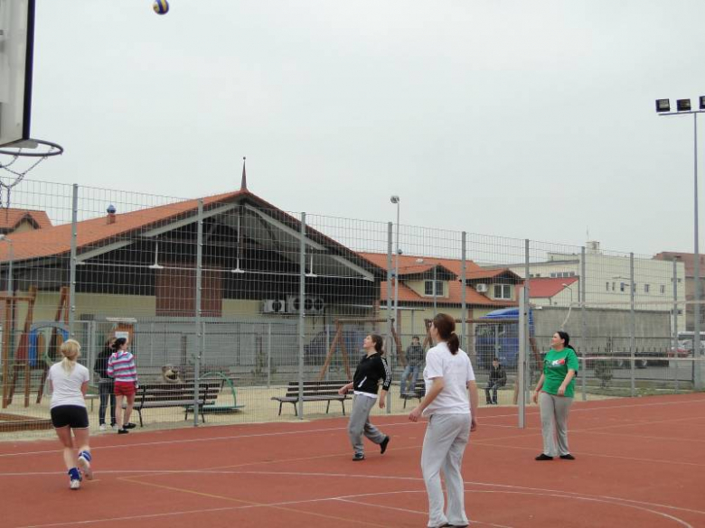 Wiosenny turniej piłki nożnej i siatkowej PZSP nr 2 w Środzie Śląskiej
