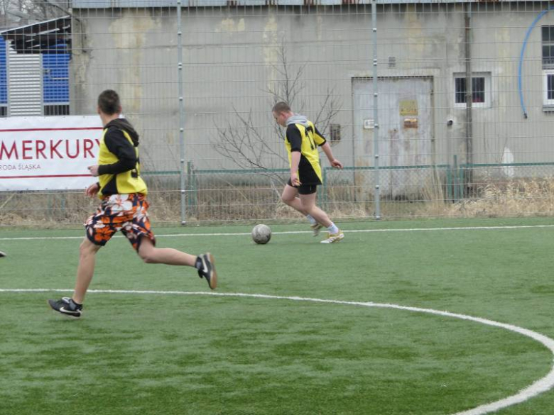Wiosenny turniej piłki nożnej i siatkowej PZSP nr 2 w Środzie Śląskiej